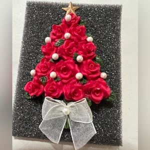 Avon brand beautiful brooch